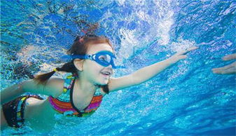 梦见在游泳池游泳的寓意 梦见大水中游泳有何含义