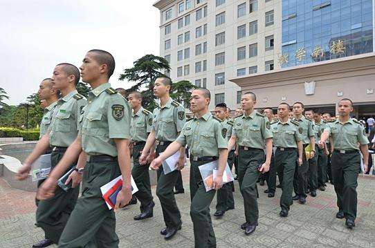 我国最强的3所军校,考上任意1所免学费生活费,前途更是不可限量