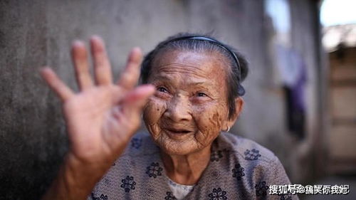 一个百岁老人生活,孤独而又平淡,但活的很硬气,从不麻烦别人 妈妈 