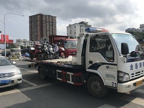 2人受伤无生命危险 南宁交警通报拉运木材货车侧翻事故 司机排除酒驾嫌疑