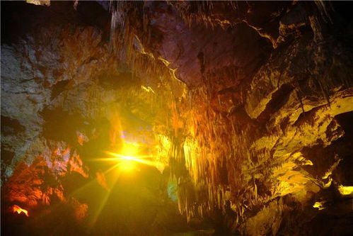 辽宁本溪有一条神奇的地下暗河,里面的风景被誉为天下奇观