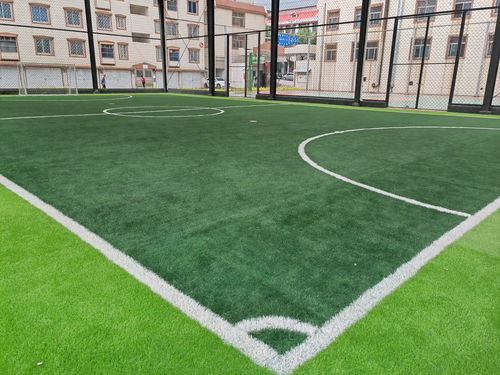 麒麟区 把足球场建在小区内 家门口就能免费踢球