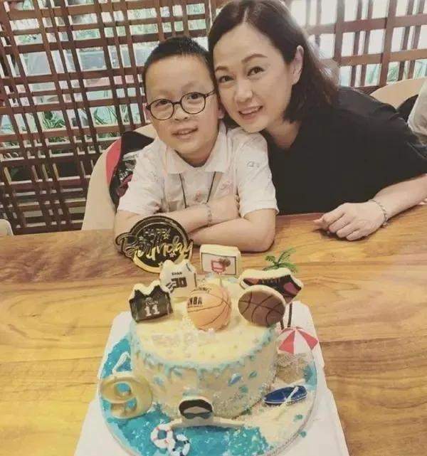 TVB绿叶最美赵姬姚莹莹,被男人拖累未婚生子,48岁发福模样憔悴似路人