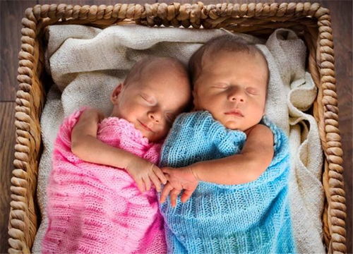 高龄产妇喜怀5胞胎,被逼减掉3胎后,出生收获惊喜