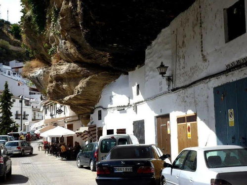 星球 景点 西班牙最 奇特 的小镇 在巨型石头下压了600年