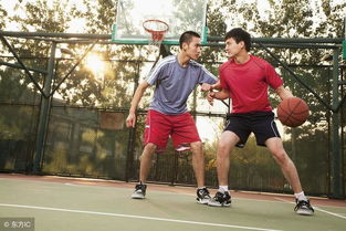 传球技术动作方法,这是一种最基本最常用的篮球传球方法 
