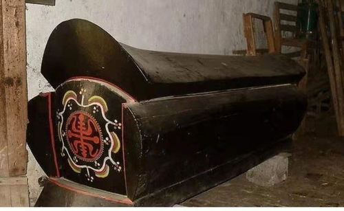 古人为什么人死后放在棺材里,棺材盖为什么要钉铁钉 这里面大有讲究