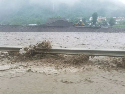 内蒙古两座水库决堤,洪水冲垮国道,为什么没有提前泄洪