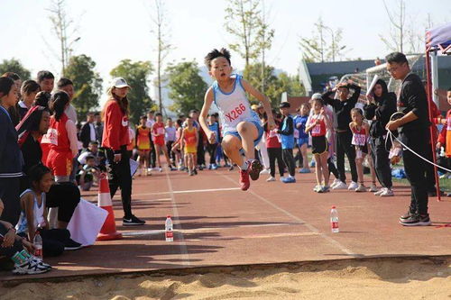 小学三年级女生跑完1500米 这届参赛选手不一般