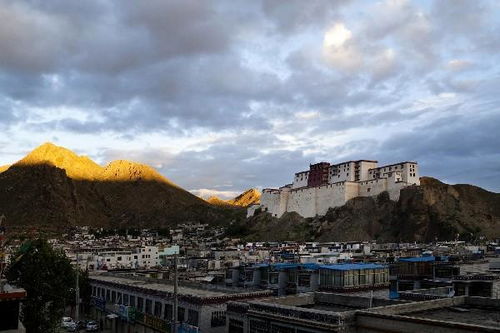 西藏名副其实的第二大城市,其繁华程度不亚于拉萨