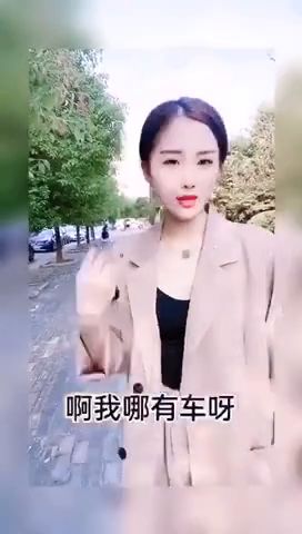 当女生被夸漂亮是什么反应 