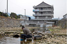 浙江温岭 最牛楼房 建桥上 两年仍未拆