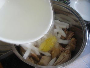 椰子煲鸡，椰子煲鸡要什么材料还要煲多长时间