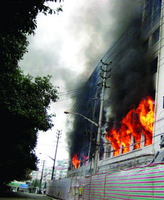 四川七层楼房突燃大火 原因与上海高楼火灾相似 