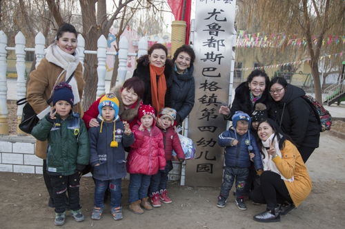 我校师生赴南疆学前双语支教点慰问支教干部体验支教生活 