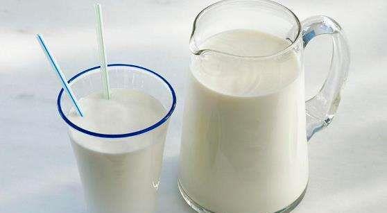经常喝纯奶能变白吗(经常喝纯奶可以美白吗)