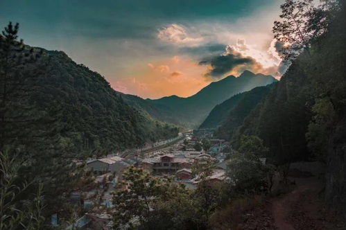 金秋到柞水赏秋去 看山明景秀,赏层林尽染