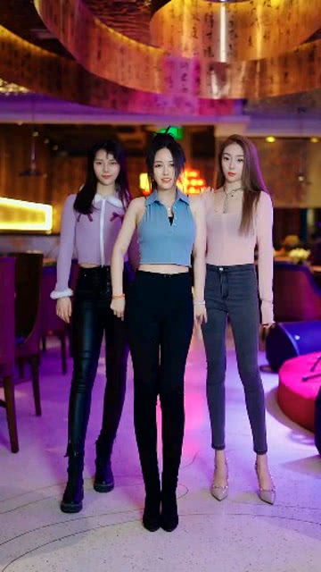 这三个手舞足蹈的女孩子,你们最喜欢哪一个呢 