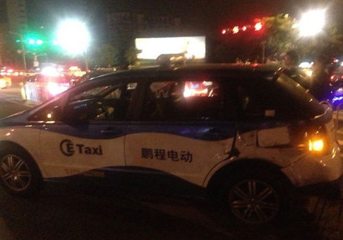 深圳保时捷车主殴打出租车司机遭围堵 