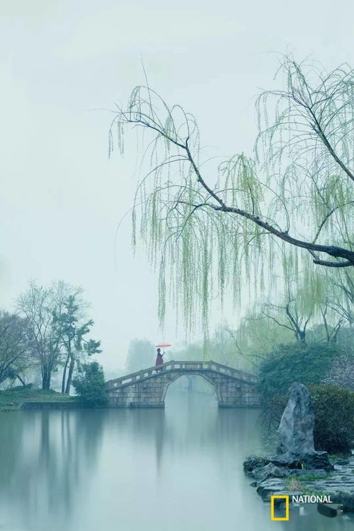 烟花三月下扬州 古诗有云“烟花三月下扬州”，指的是什么时间去？有哪些风景？是现在的江苏扬州吗？ 