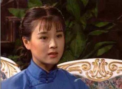 她是赵飞燕扮演者,被誉为古装第一美女,隐退却离婚与女儿相依