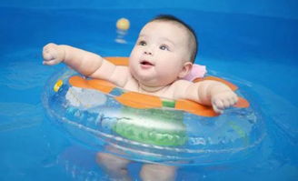 夏天带宝宝游泳好处很多,游泳时必须要注意的事项