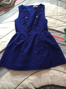 宝蓝色的连衣裙最适合什么颜色的小披肩 
