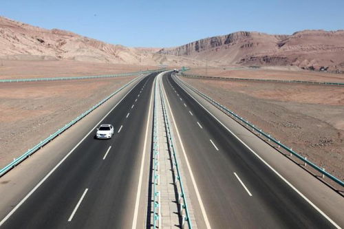 新疆一高速公路即将通车,全长206公里,成为通向中亚的重要通道