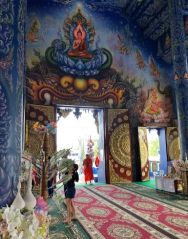 泰国三座色彩寺庙,黑庙深沉白庙圣洁,蓝庙高贵低调少有人知