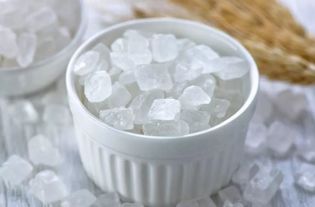 冰糖的作用和功效 冰糖和白糖的区别和功效是什么
