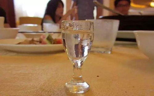 白酒知识科普,白酒挂杯是怎样形成的