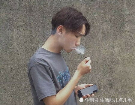 男生吸烟的3个表现,你以为隐藏的很好,却逃不过班主任的眼睛 