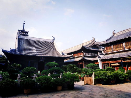 上海一座香火旺盛的寺庙,历代屡经修葺,被列为保护建筑