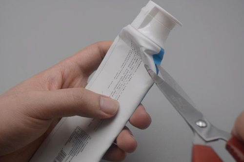做凉粉为什么要放中华牙膏，牙膏里面什么成分能起凝固剂作用(温州凉粉为什么放牙膏)