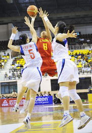 中国女篮亚锦赛争雄 国旗为女篮夺冠骄傲 