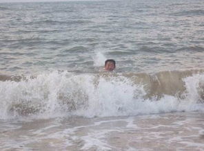 紧急 一男一女海边游玩被海浪卷走 厦门人,看到这个东西,不要犹豫立马上岸