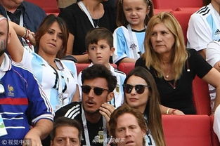 组图 梅西憾别世界杯 娇妻携爱子看台助阵表情凝重 