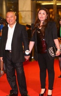 郭德纲与两任老婆合影照曝光 揭秘郭德纲的两段婚姻 