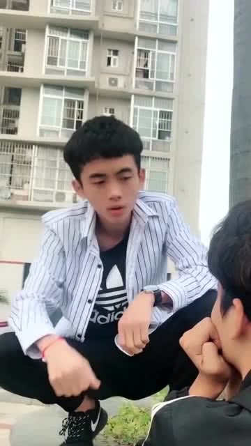 以后跟我混,看谁不爽就打谁 