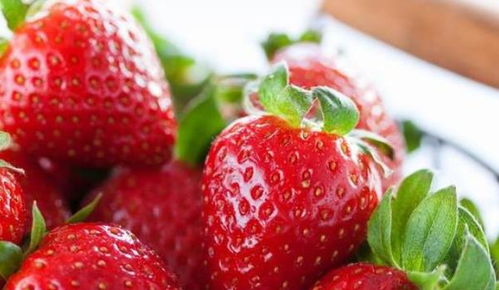 爱吃草莓的人速看 只要有以下 3个动作 ,挑的草莓又甜又香
