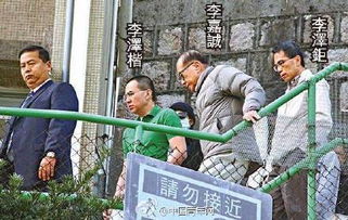 87岁李嘉诚带俩儿子祭拜亡妻 有女子大喊 爸爸