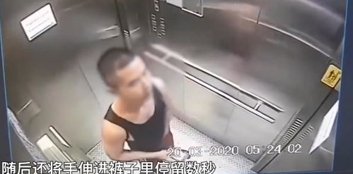 恶心无国界 泰国男子在电梯里抹口水,还把手伸进裤裆后摸按键