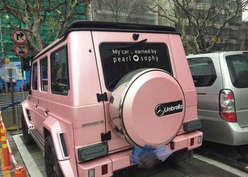 粉红色的车身和白色的轮毂搭配让人眼前一亮,路上回头率应该不低 