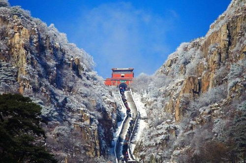 泰山上 虫二 2字,到底是啥意思 郭沫若不愧是大师,一语道破