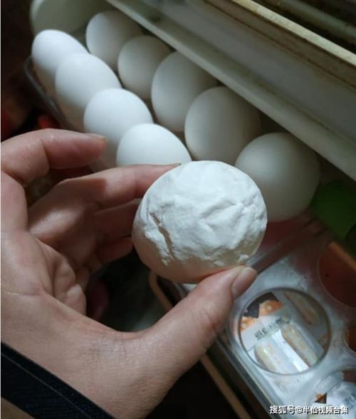 买鸡蛋开盒惊见 一个有个性的鸡蛋 网友揭秘产品神秘真相