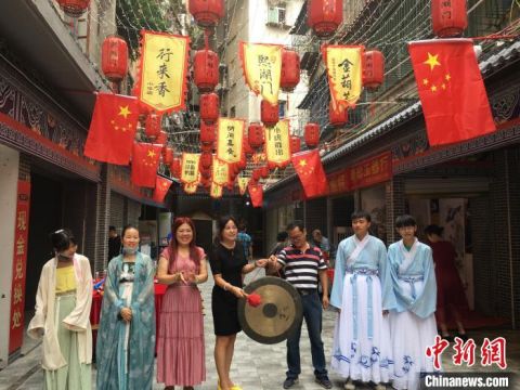 广东惠州重现百年客家小吃一条街 回归 小时候味道