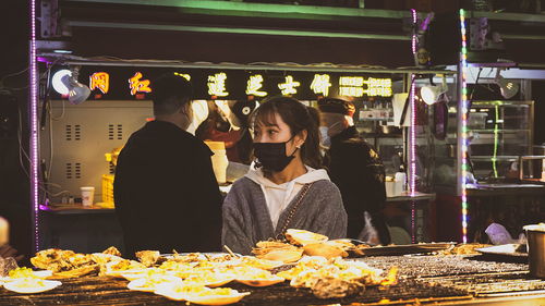 夜市街拍文案(夜景街拍 朋友圈配文)