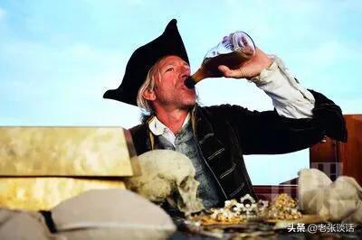 什么是朗姆酒 为什么以前的海盗这么喜欢喝它呢
