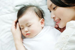 婴儿打呼噜(三个月的宝宝晚上睡觉会打呼噜,正常吗)