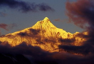 香格里拉的神山圣地文化 蜿蜒在雪山的信仰